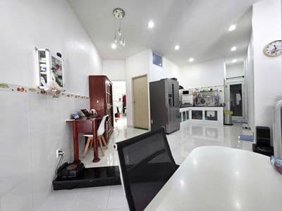 Cho thuê nhà HXH CÁCH MẠNG THÁNG TÁM Q3. (100m2) gần Tòa nhà VIETELL