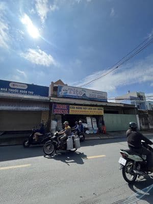 9chu can ban nhà mặt tien kinh doanh..vị trí kinh doanh rất đẹp.