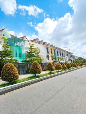BÁN GẤP NỀN FULL THỔ CƯ 1 TỶ 050 TRIỆU NGAY MẶT TIỀN QL1A