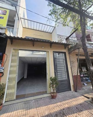 Cho thuê lầu 1 nhà Mặt tiền Hưng Phú, Quận 8 4,3x18m 2 phòng