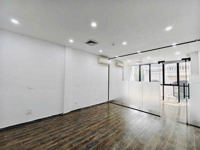 Cho thuê sàn Thái Hà 100m2 16tr mtiền 6m chia sẵn 3p ở qua đêm được
