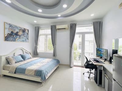 Phòng rộng, ban công, máy giặt riêng ngay khu công viên ở Quận 7