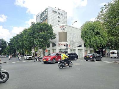 Góc Ngã Tư Trần Cao Vân 20x20| 3 Tầng 1200m2 Ngay Hồ Con Rùa