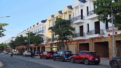 CHỈ 350tr SỞ HỮU NGAY NHÀ PHỐ 1 trệt 2 lầu TẠI TÂN UYÊN TP . HCM