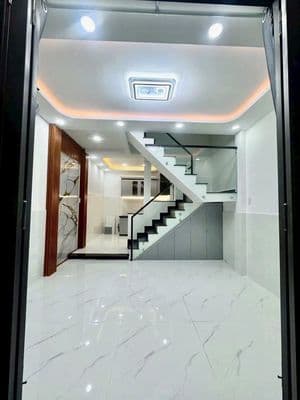 Nhà xinh giá mềm - chờ người hữu duyên - giá 1.090 tỷ - ngay ủy ban