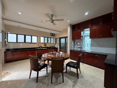 Cho thuê biệt thự sân vườn 3 tầng 300m2 - 4PN Khu Phúc Lộc Viên