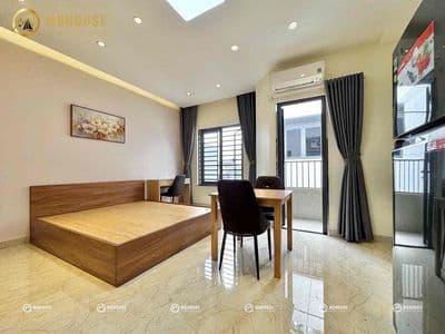 Căn hộ ban công cao cấp , gần đầm sen , thang máy đường oto
