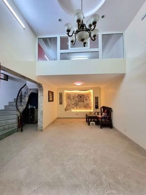 OTO ĐỖ CỬA GIÁ LẠI MẶT NGHÁCH, NGAY TẠI GỐC ĐỀ, VỊ TRÍ THÌ HẾT Ý