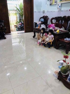 NHÀ RỘNG TL41 ( SÂN XE HƠI ) TRỆT LẦU 3PN 2WC. NGAY TRƯỜNG HỌC