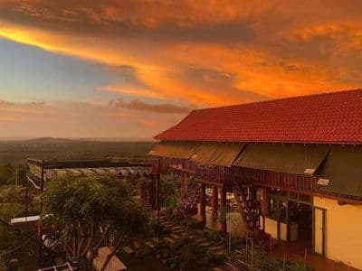 Homestay view đồi hoàng hôn cuối Nguyễn Hữu Thấu 17x20m giá 7,9 tỷ