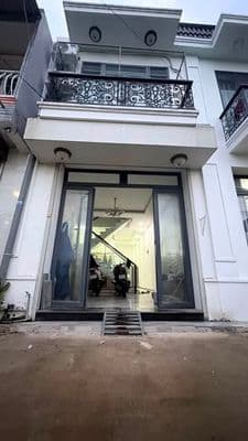 Nhà 1 trệt + 1 lầu giá 1 tỷ 450tr
