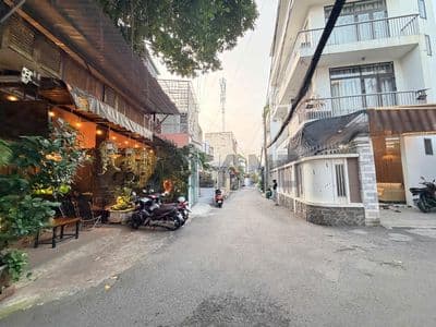 SIÊU PHẨM CHỈ HƠN 6 TỶ NHÀ MẶT TIỀN KD 3 TẦNG - GẦN VINCOM THỦ ĐỨC