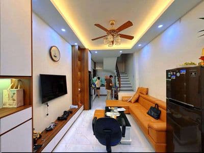 Nhà đẹp phố Lạc Long Quân, lô góc, ngõ thông, gần phố, full nội thất