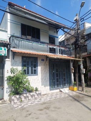 Cho thuê nhà đường Phạm Hùng C2 DT.5×12 } 1 Lầu 4 Phòng 2 toilet hẽm6m