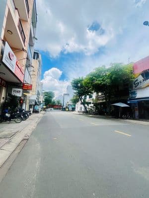 CHO THUÊ NHÀ MẶT TIỀN ĐƯỜNG TRẦN HƯNG ĐẠO 6X20 2L TRỆT SUỐT