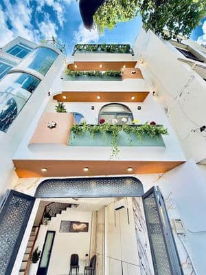 Mặt tiền 5 tầng siêu vị trí Trường Sa view sông thoáng mát, p3 TB
