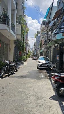 cho thuê nhà 2 tầng hẻm oto vào nhà 4x18 giá 12 triệu