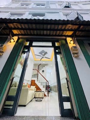 Nhà giao sổ hồng - 2 lầu 4pn