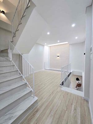 Bán nhà mới thiết kế đẹp, hẻm xe hơi thông các phía