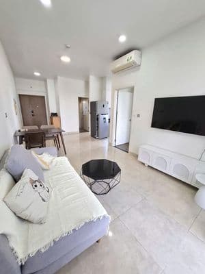 Cần cho thuê nhanh CH Luxgarden Q7 căn sân vườn ,99m2 2pn giá 11tr/th.
