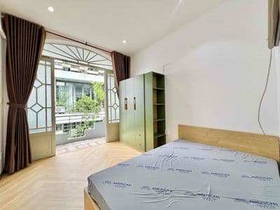 CĂN HỘ NGAY TRƯỜNG SA Q.3 , 1PN 1PK BAN CÔNG - FULL NT MÁY GIẶT RIÊNG