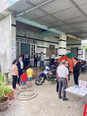 Thông tin chi tiết: Kẹt tiền cần bán nhà gần chợ cần đứớc .174 mét đất