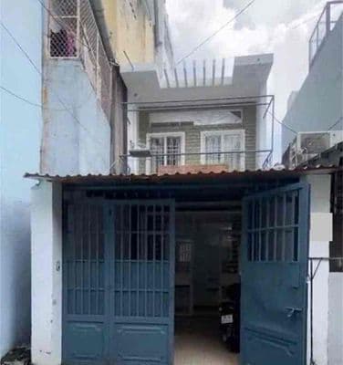 Nhà nguyên căn. Xe hơi tận cửa. cách mặt tiền vài bước chân