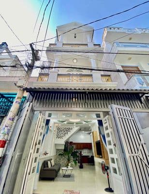 Nhà 1/ HT13 sát chợ Đúc 1 Trệt 3 Lầu Ngang 5M