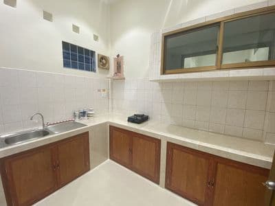 CHO THUÊ NHÀ MĂT TIỀN 131 NGUYỄN THỊ NHỎ, NGANG 4M, DÀI 10M.