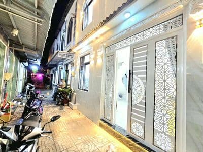 Nhà đẹp gần cầu Phú Xuân Huỳnh Tấn Phát