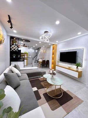 Nhà đẹp nội thất như hình - Nguyễn Văn Công - Giáp Phú Nhuận