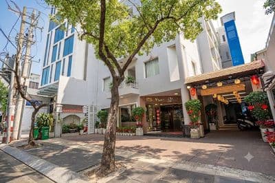 MB Trương Quốc Dung gần Centre Point, khách sạn