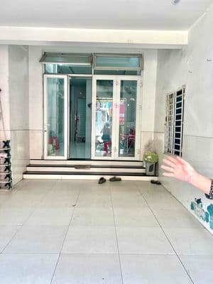 Hot Mặt Bằng Giá Rẻ Có Chổ Ở Lại Sát MT Quang Trung