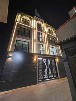 NHÀ NGANG 10,7m-ĐÚC 5 TẦNG-CÁCH ĐƯỜNG CHÍNH 1 TRỤC CHỈ 20m