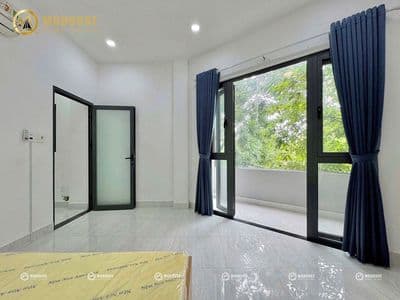 PHÒNG MỚI BAN CÔNG FULL NỘI THẤT CAO CẤP