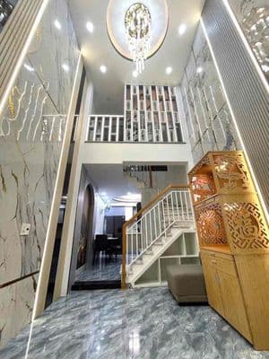 ĐÚC 4 TẦNG-HẺM XE HƠI-3 PHÒNG NGỦ-NHÀ ĐẸP Ở NGAY