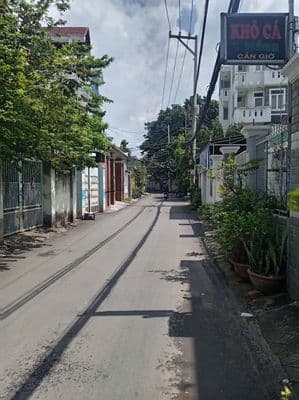 CHO THUÊ NHÀ 1 TRỆT 1 LẦU ĐÚC THẬT.CÓ 1 PHÒNG NGỦ. 1WC . GIÁ 4 TRIỆU