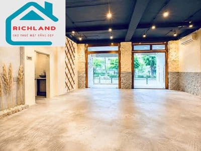 Cho thuê MT Quang Trung, P.8, Gò Vấp, 10x20m, trệt 2 lầu, sân thượng.