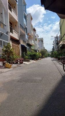 Cho thuê văn phòng, phòng dạy học lầu 1, có ban công, lối đi bên ngoài