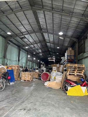 MT KHO XƯỞNG GẦN BỐN XÃ ( 400m2 )