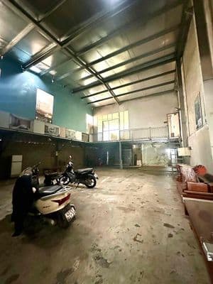 kho mặt tiền đường 7,5m hòa xuân. dt : 200m2.