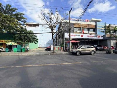Cho thuê đất mặt tiền Nguyễn Thị Minh Khai 170m² ngang 10m