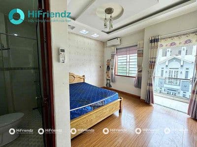 PHÒNG CÓ BAN CÔNG FULL NỘI THẤT GIÁ RẺ NGAY CÔNG VIÊN LÀNG HOA