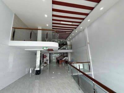 Cho thuê Vp/MBKD p.Linh Đông hơn 700m2 có hầm xe thang máy 60tr TL
