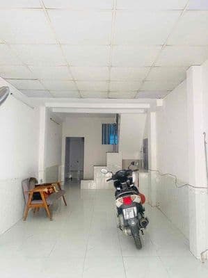 NHÀ GẦN TRƯỜNG CẤP 1..2..3. TRỆT LẦU 2PN 2WC. ĐƯỜNG XE HƠI