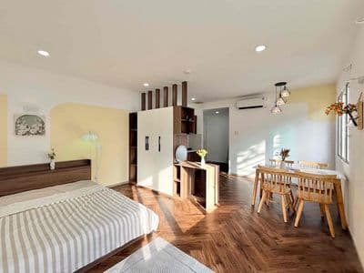 CHUNG CƯ MỚI TOANH TONE GỖ FULL NỘI THẤT MÁY GIẶT RIÊNG