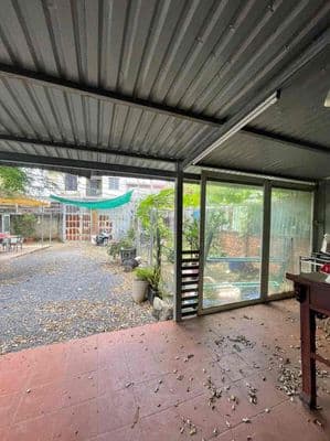 Nhà cấp 4 sân vườn rộng 150m2 hẻm xe hơi tại đường 102 gần Hoa Viên