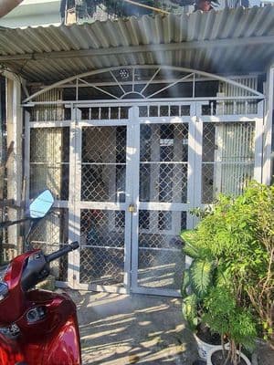 Nhà 2 tầng gần biển Nha Trang - Sổ riêng hoàn công - Chỉ 1,9 tỷ .
