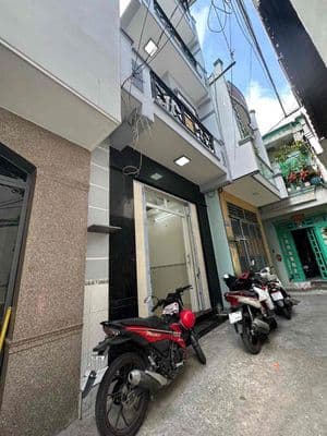 Nhanh mới kịp! 4T mấy mà 5PN , 4 Tầng Đúc BTCT thì thật sự rất hiếm!