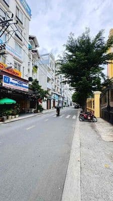 Căn góc 2 Mặt tiền Dương Quảng Hàm 7PN + mặt bằng riêng biệt. Gần 20